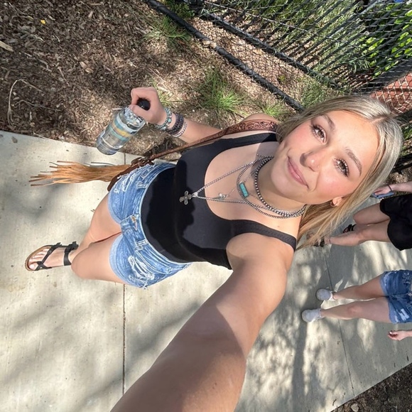 Meet your Posher, Cheyenne - Picture 1 of 1